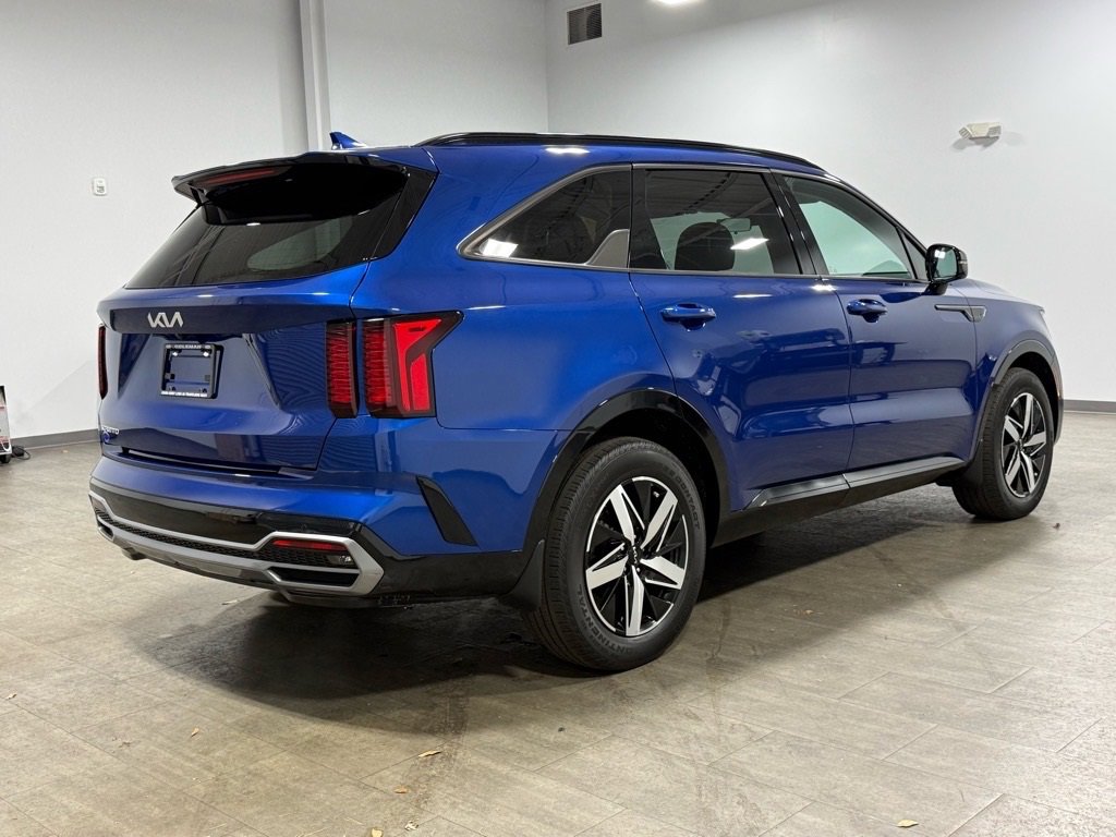 Used 2023 Kia Sorento S w/ Panoramic Sunroof Package image 4