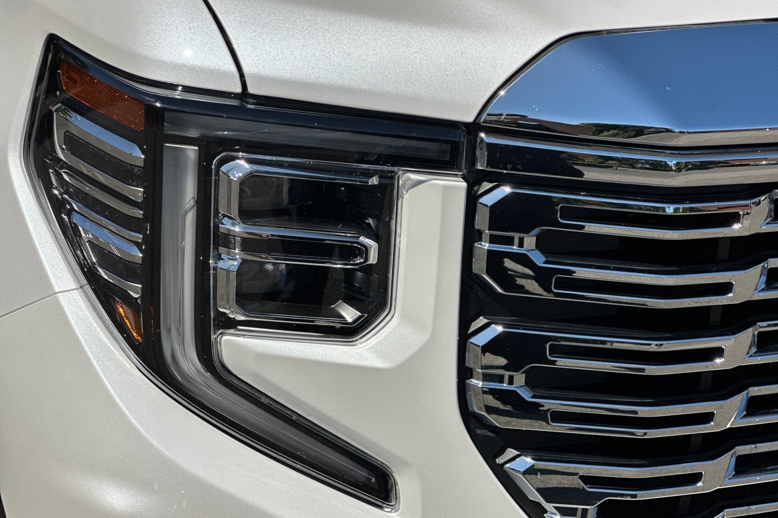 Used 2025 GMC Sierra 1500 Denali w/ Denali Reserve Package AWD/4WD image 46