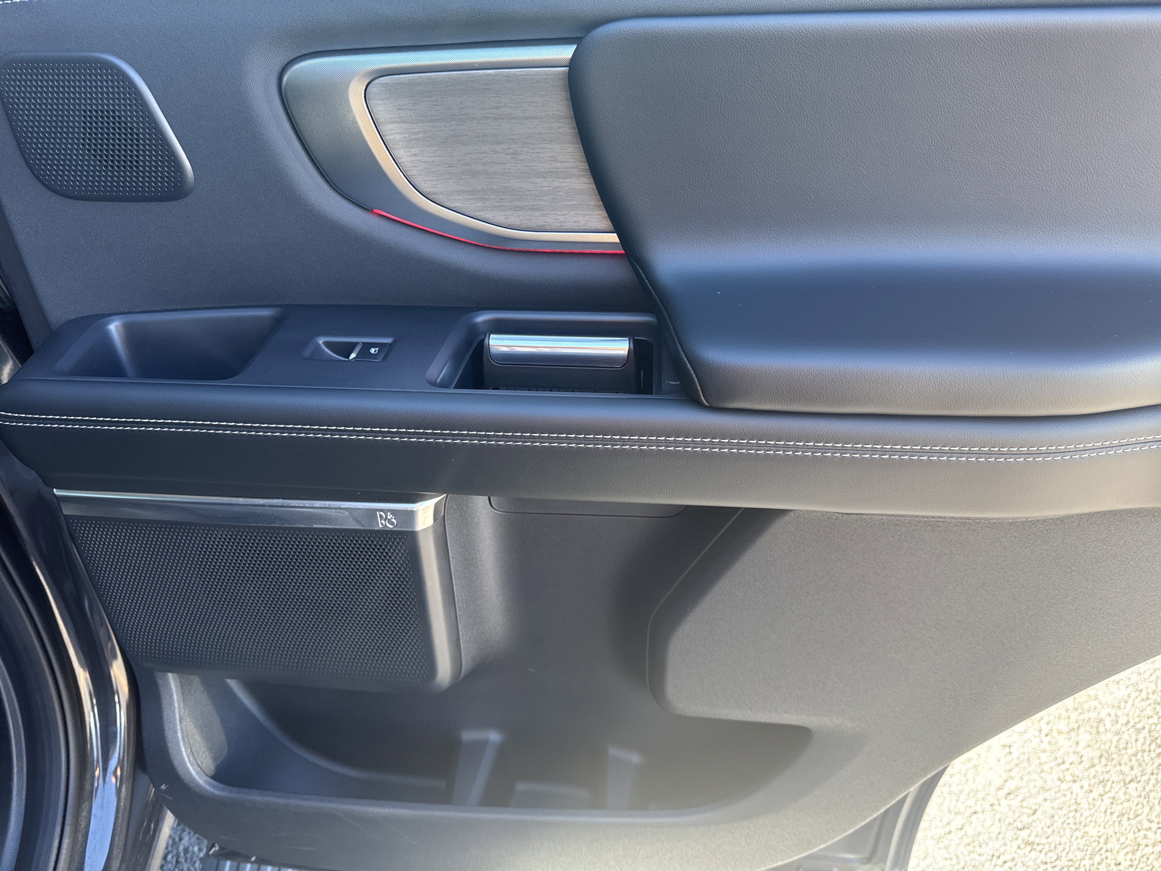 Certified 2025 Ford Expedition Platinum w/ Driver's Package image 16