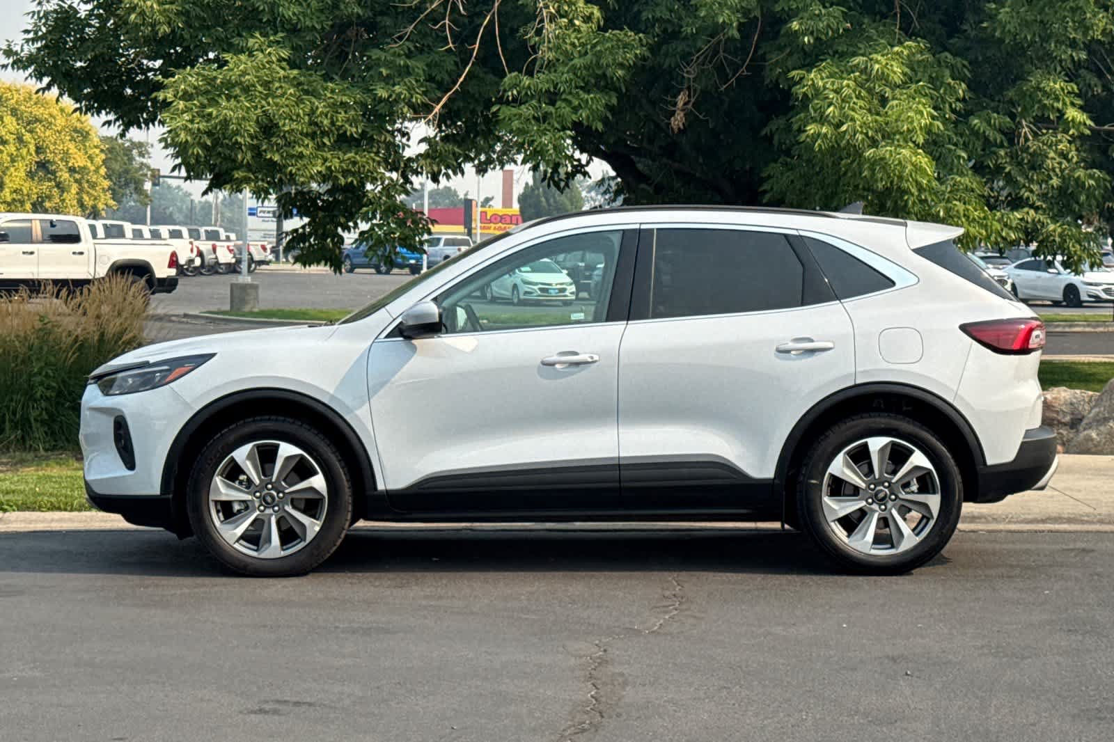 Certified 2025 Ford Escape Platinum AWD/4WD image 5