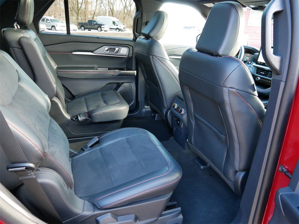Certified 2025 Ford Explorer ST image 9