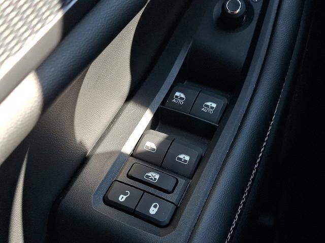 Used 2023 Jeep Grand Cherokee Laredo w/ Luxury Tech Group I AWD/4WD image 22