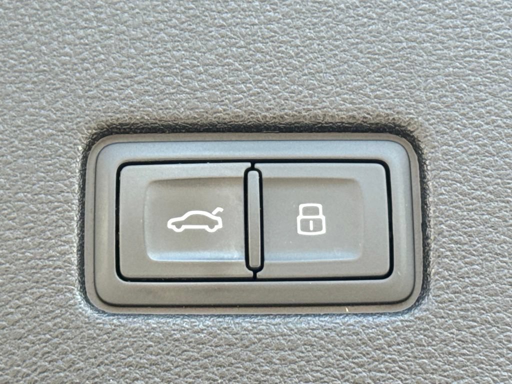 Used 2019 Audi Q8 Premium Plus AWD/4WD image 20