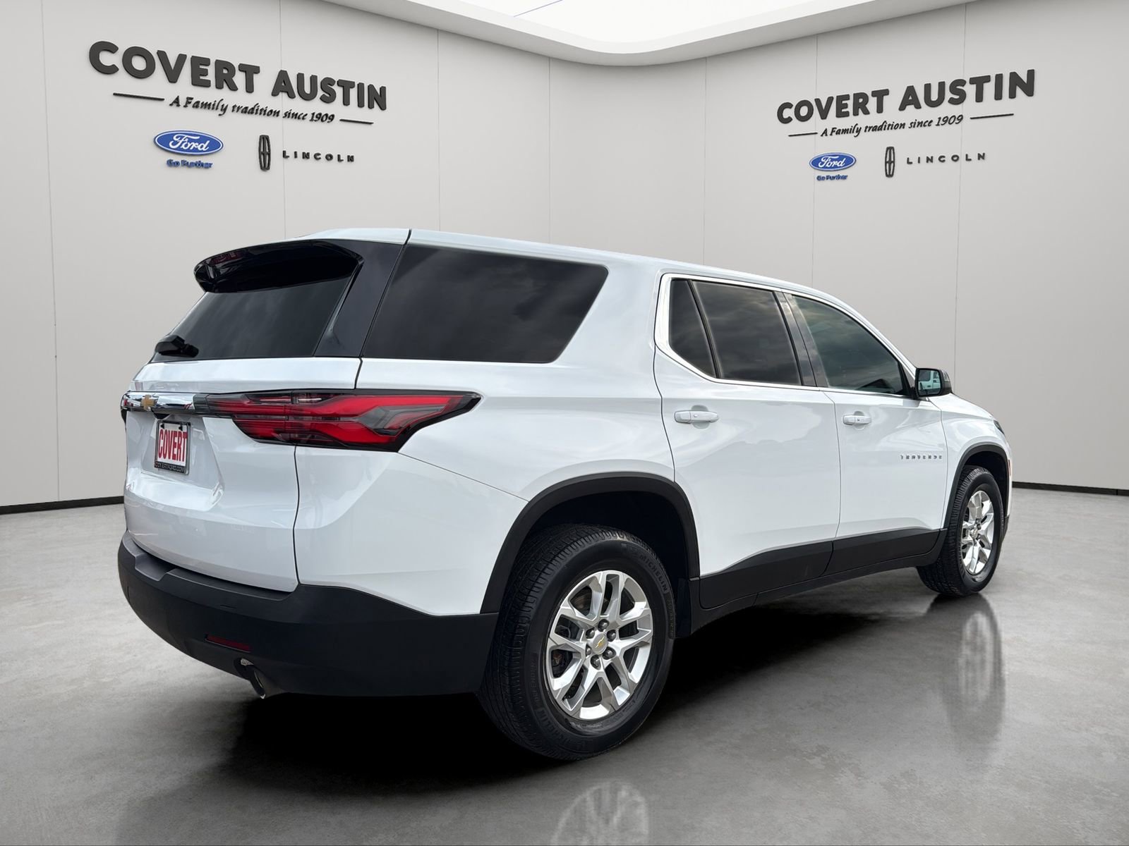 Used 2022 Chevrolet Traverse LS w/ LPO, Cargo Package FWD image 5