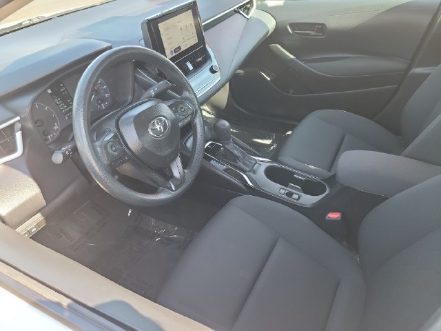 Used 2025 Toyota Corolla LE FWD image 3