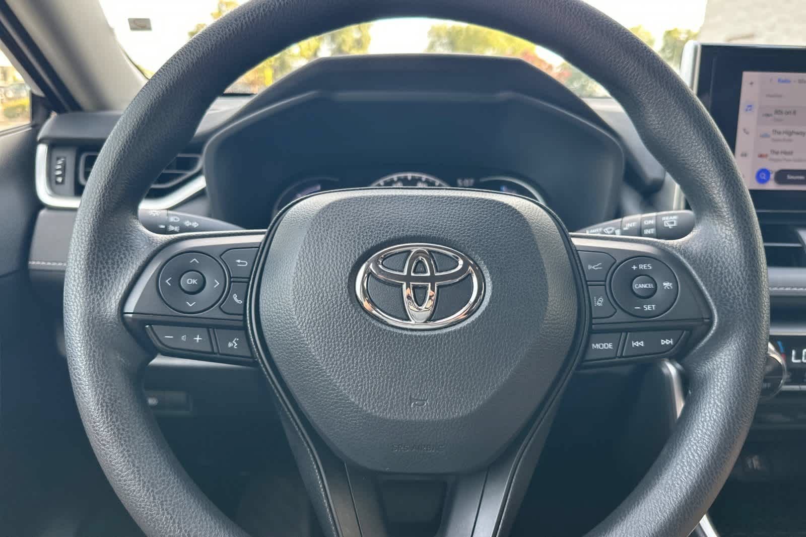 Used 2025 Toyota RAV4 XLE AWD/4WD image 24