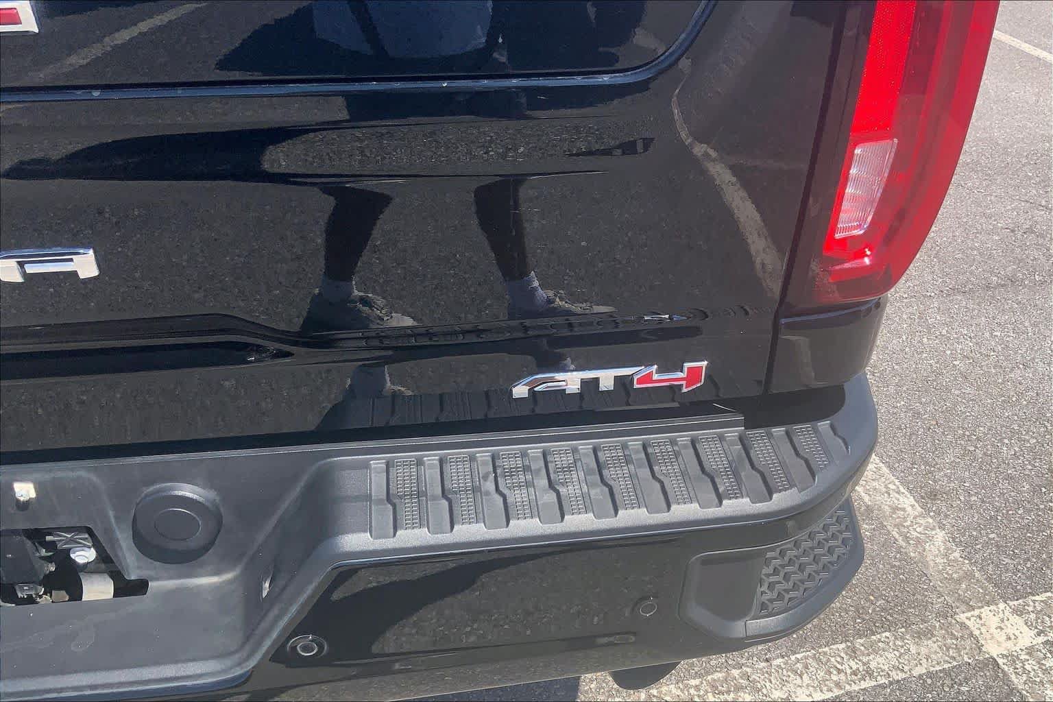 Used 2023 GMC Sierra 2500 AT4 w/ AT4 Premium Plus Package AWD/4WD image 10