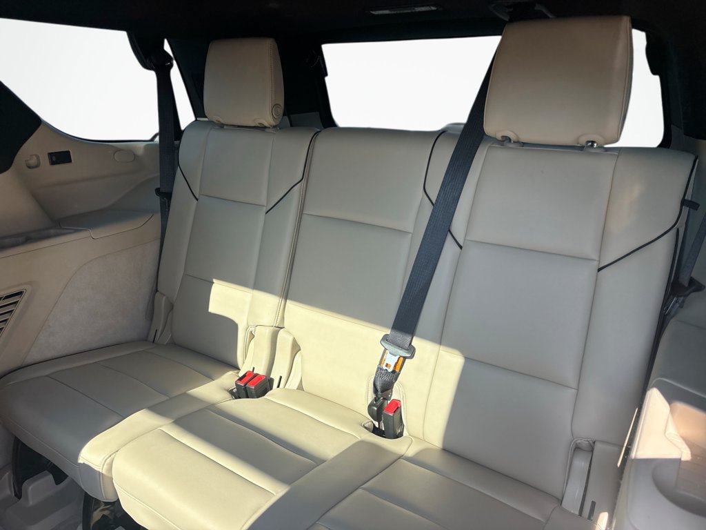 Used 2023 Cadillac Escalade Premium Luxury w/ Performance Package AWD/4WD image 19