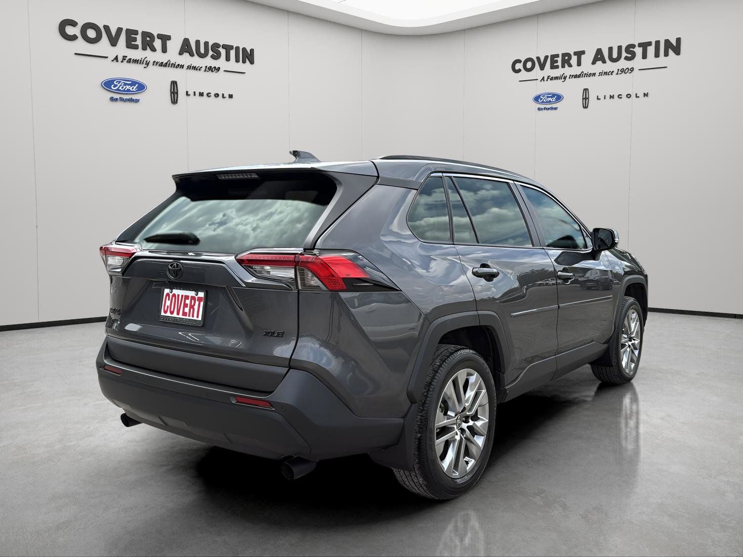 Used 2024 Toyota RAV4 XLE Premium image 5