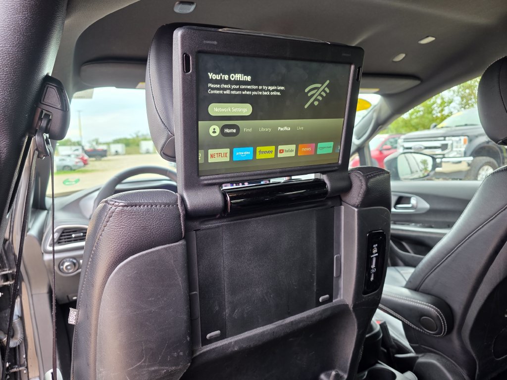 Used 2022 Chrysler Pacifica Touring-L w/ Uconnect Theater Family Group FWD image 20