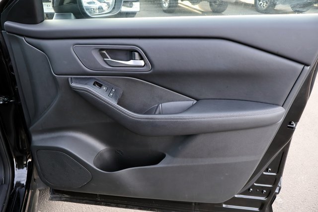 Used 2024 Nissan Rogue SV image 17