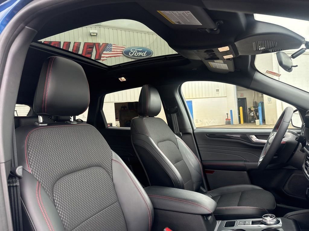 Certified 2023 Ford Escape ST-Line w/ Tech Pack #1 image 28