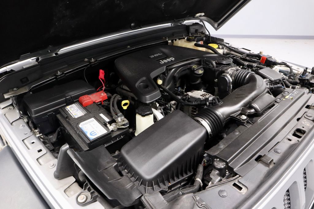 Used 2018 Jeep Wrangler Unlimited Sport S AWD/4WD image 16