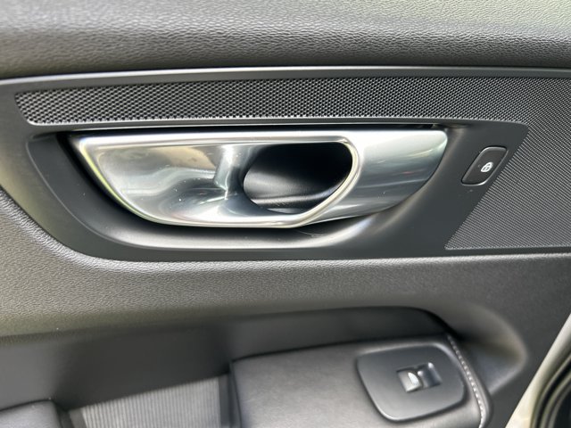 Used 2022 Volvo XC60 B5 Inscription w/ Protection Package Premier FWD image 15