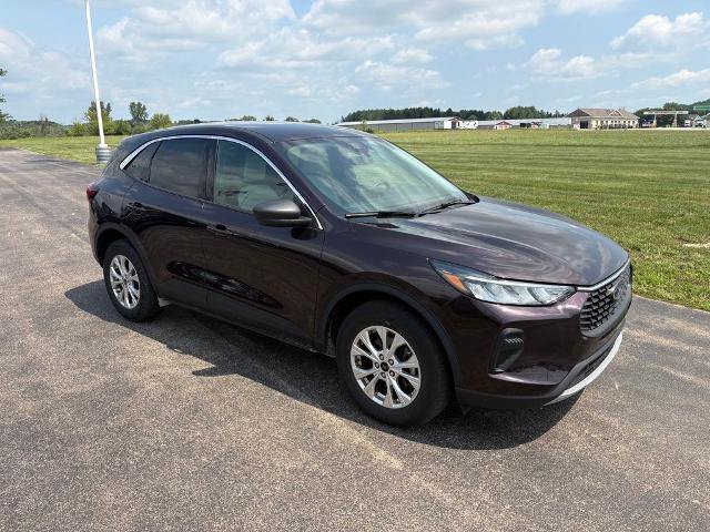 Certified 2023 Ford Escape Active AWD/4WD image 2