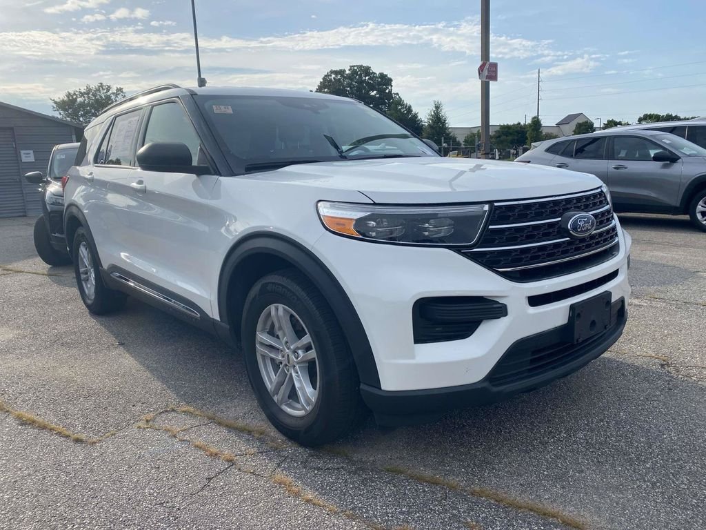 Certified 2024 Ford Explorer XLT RWD image 1