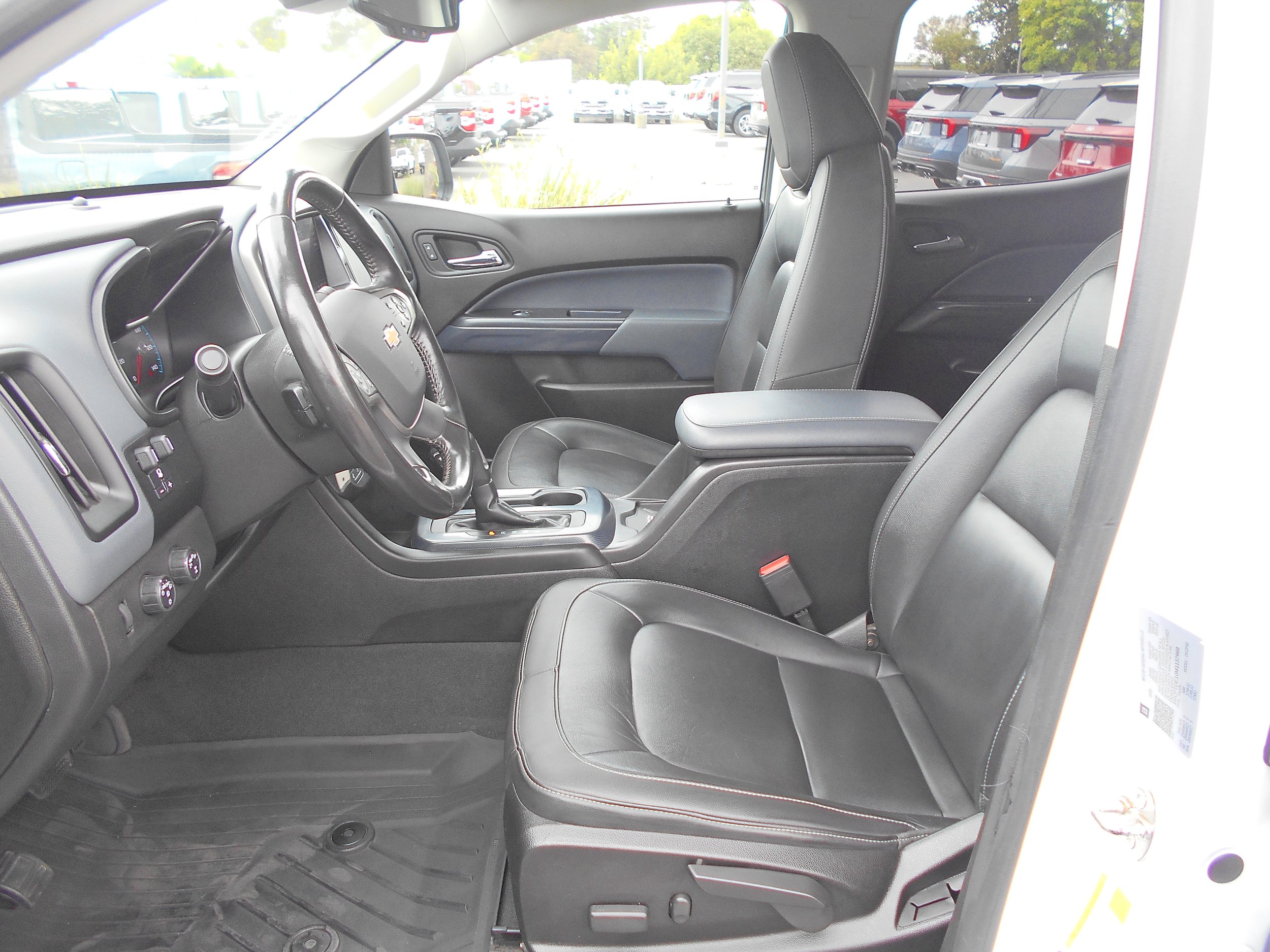 Used 2021 Chevrolet Colorado Z71 w/ Safety Package AWD/4WD image 8