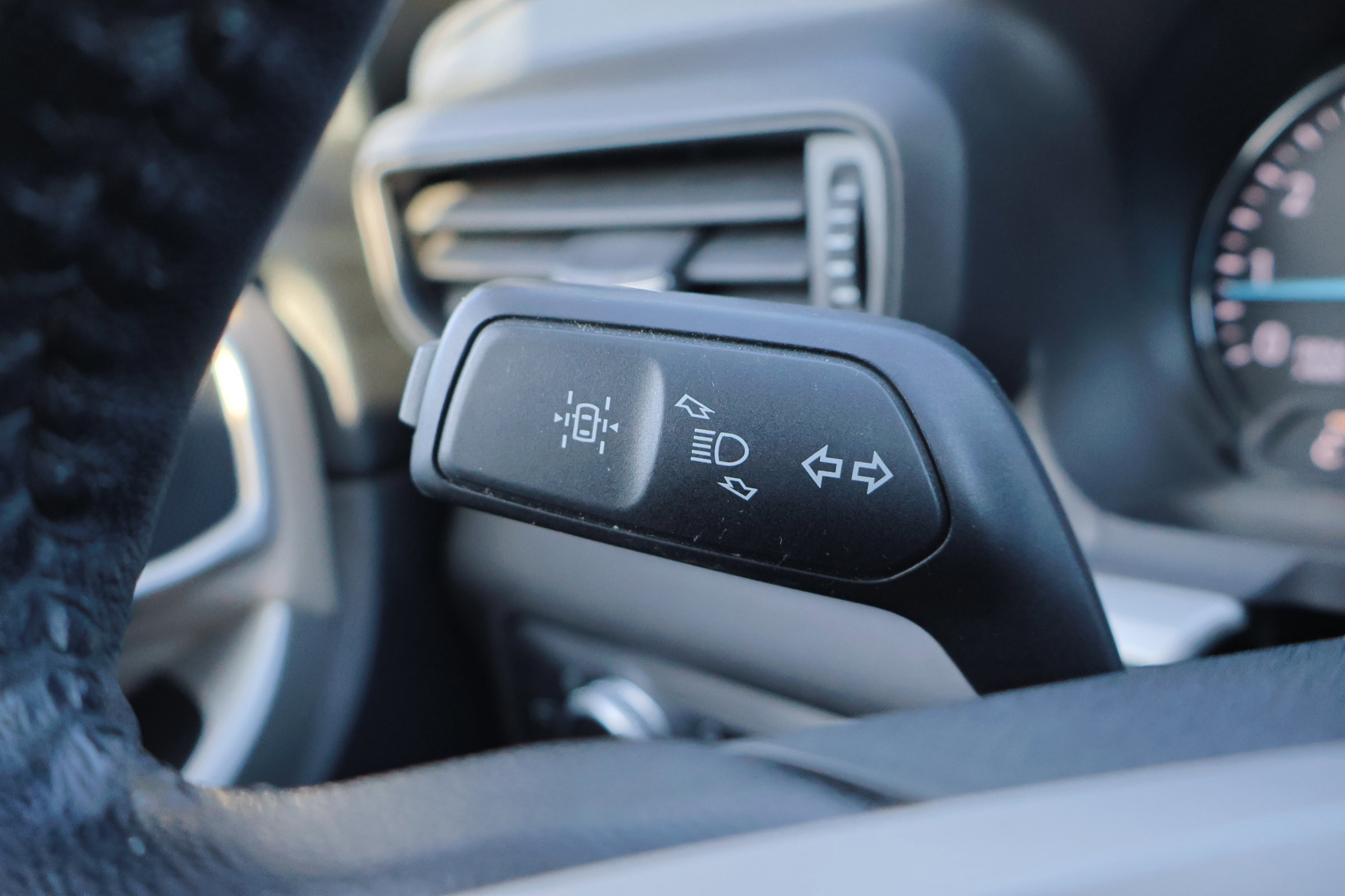 Certified 2022 Ford Explorer XLT w/ Equipment Group 202A image 18