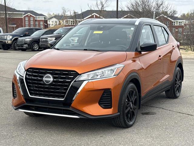 Used 2024 Nissan Kicks SV image 1
