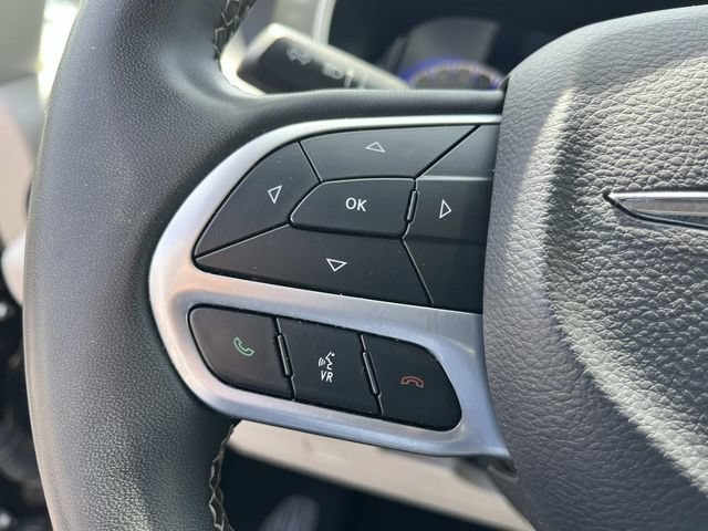 Used 2023 Chrysler Pacifica Touring-L FWD image 31