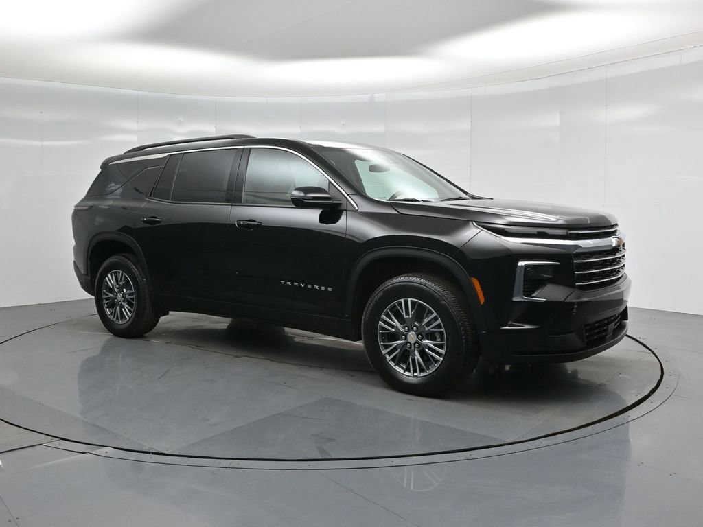 Used 2024 Chevrolet Traverse LT image 3