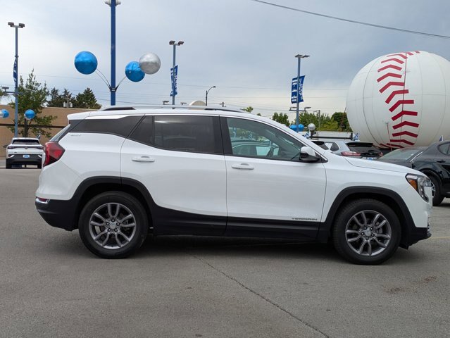 Used 2023 GMC Terrain SLT FWD image 3