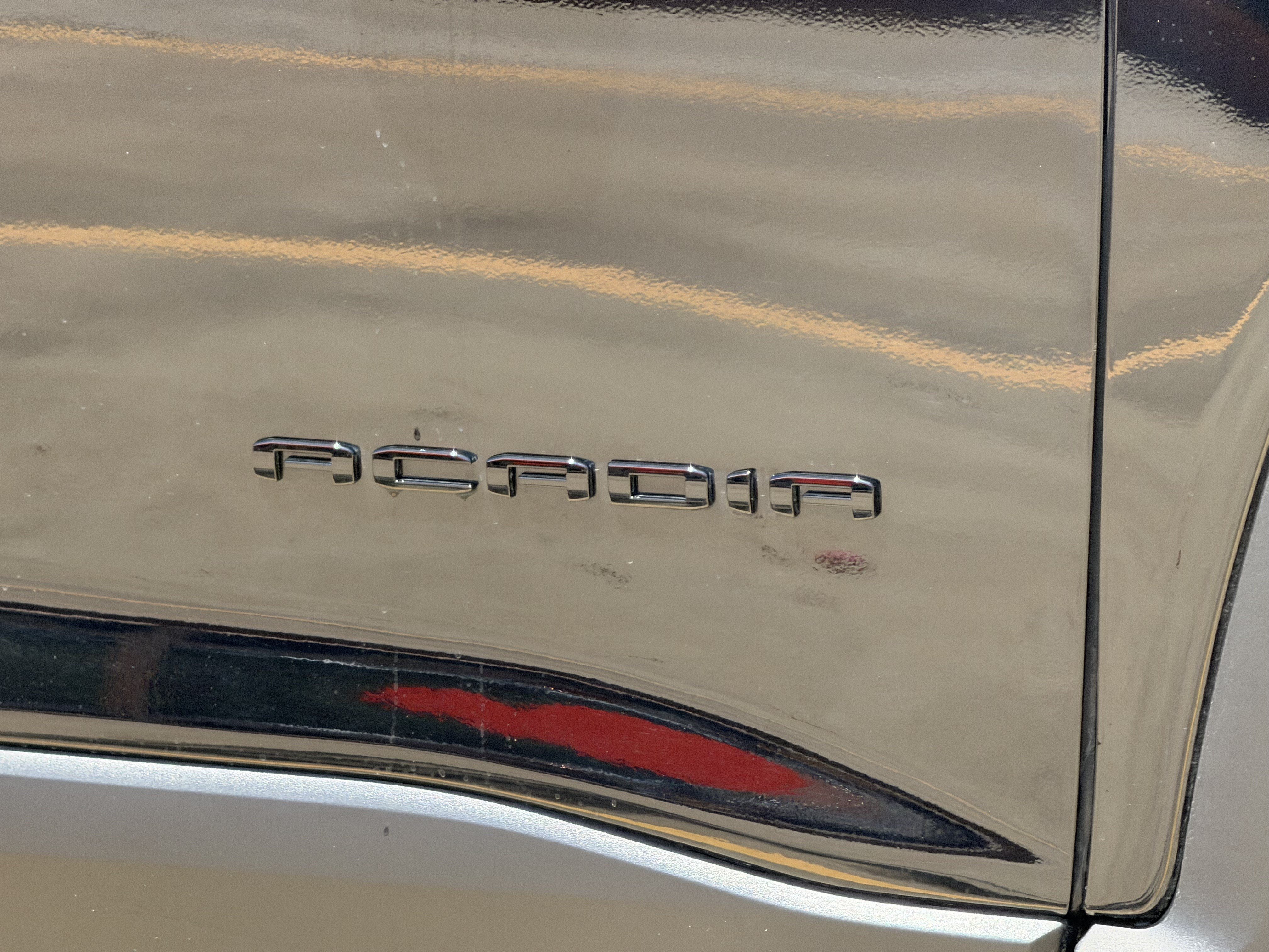 Used 2023 GMC Acadia SLT w/ Elevation Edition FWD image 4
