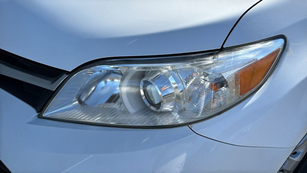Used 2019 Toyota Sienna LE w/ Carpet Mat Package FWD image 6
