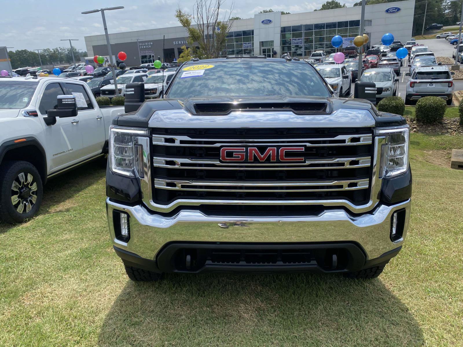 Used 2022 GMC Sierra 2500 SLE w/ SLE Value Package; AWD/4WD image 2
