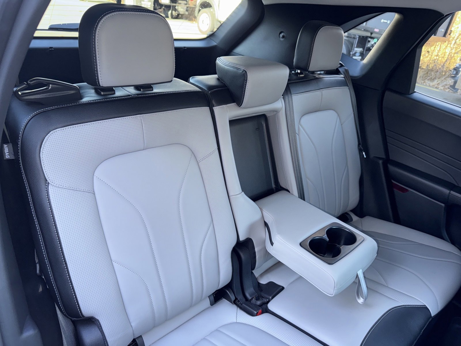 Certified 2025 Ford Escape SE w/ PHEV Premium Package image 31