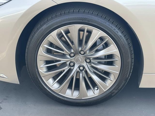 Used 2021 Lexus LS 500 w/ Accessory Package (Z2) image 38