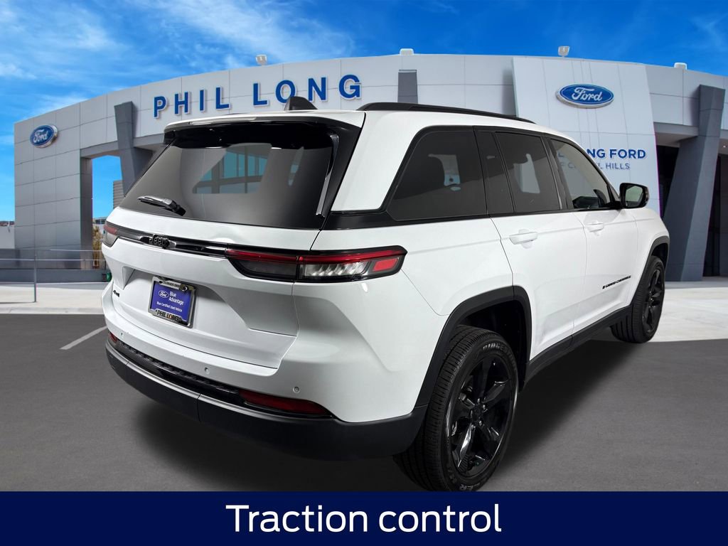 Used 2025 Jeep Grand Cherokee Altitude AWD/4WD image 5