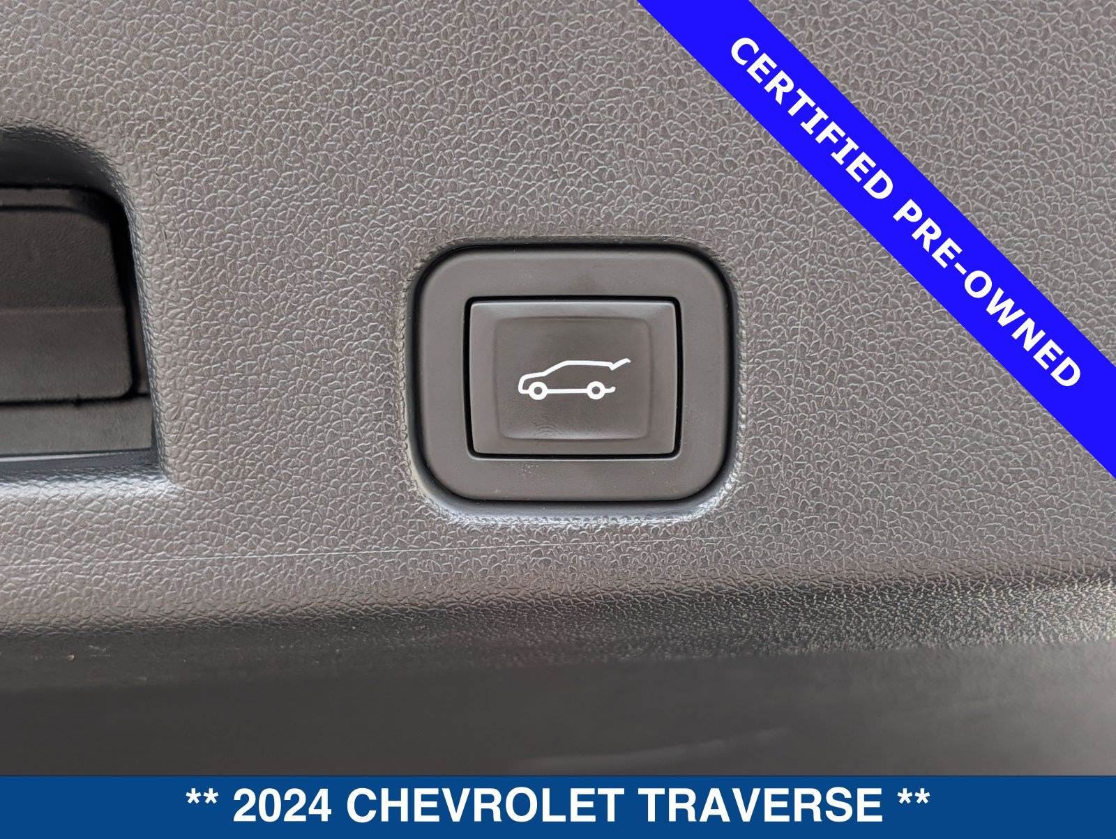 Used 2024 Chevrolet Traverse RS FWD image 15