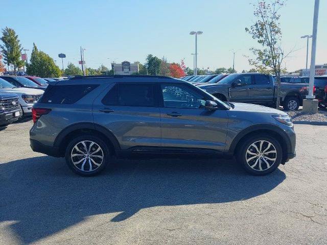 Certified 2025 Ford Explorer ST-Line AWD/4WD image 9