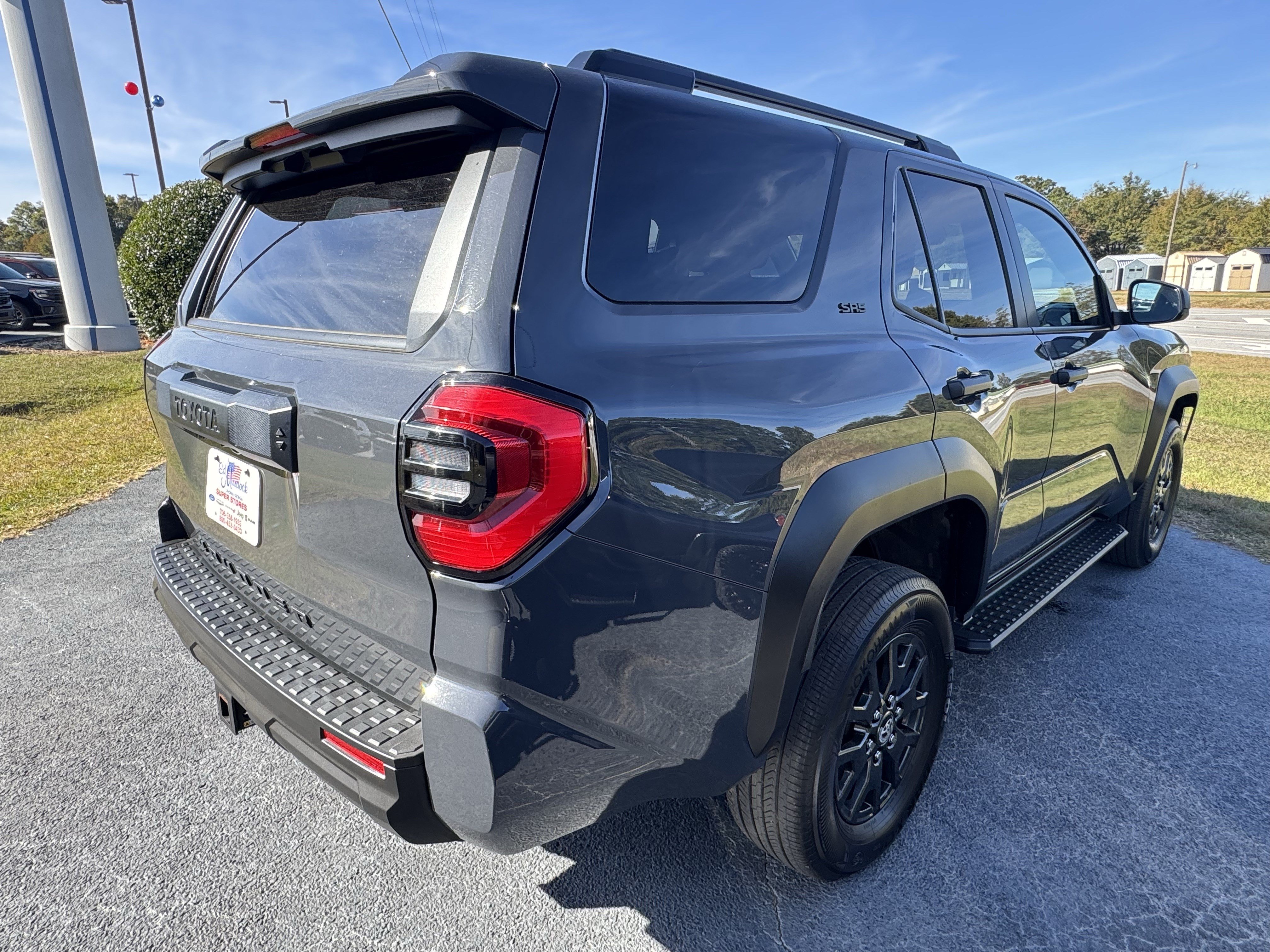 Used 2025 Toyota 4Runner SR5 AWD/4WD image 5
