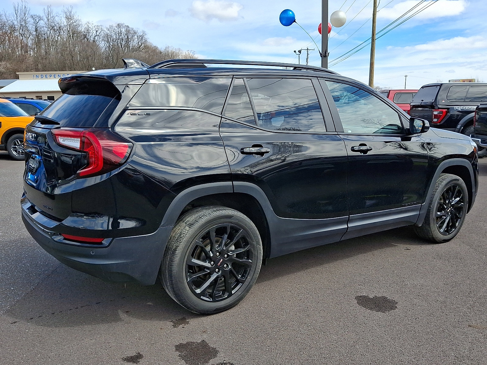 Used 2023 GMC Terrain SLE w/ Driver Convenience Package image 11