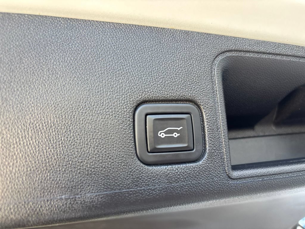 Used 2023 GMC Terrain SLT w/ Tech Package AWD/4WD image 34