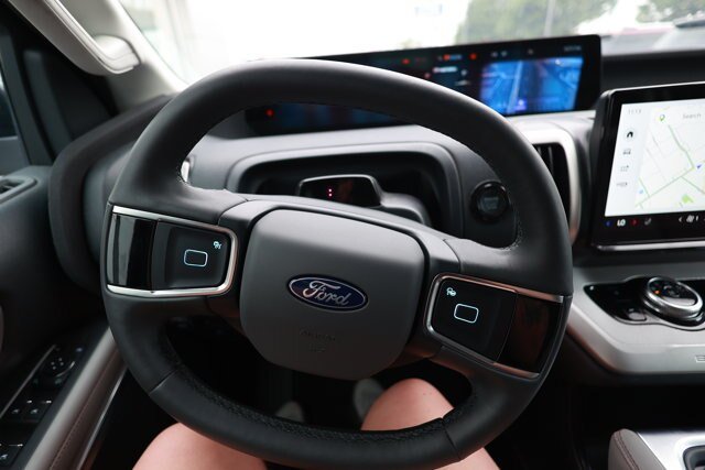 Certified 2025 Ford Expedition Active AWD/4WD image 17