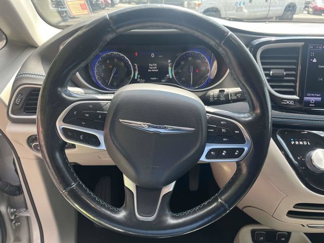 Used 2021 Chrysler Pacifica Touring-L FWD image 21