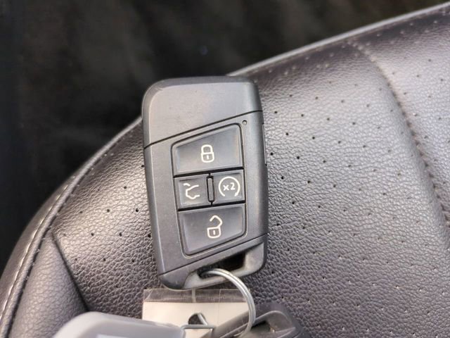 Used 2023 Volkswagen Tiguan SE R-Line FWD image 32