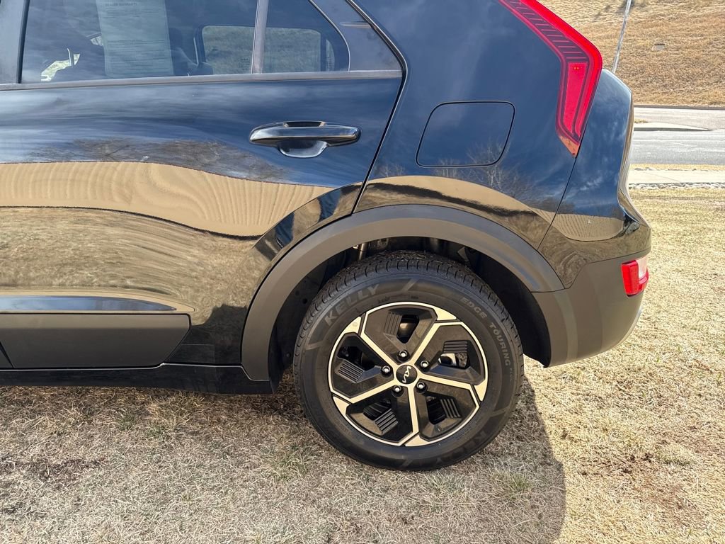Used 2023 Kia Niro EX image 33