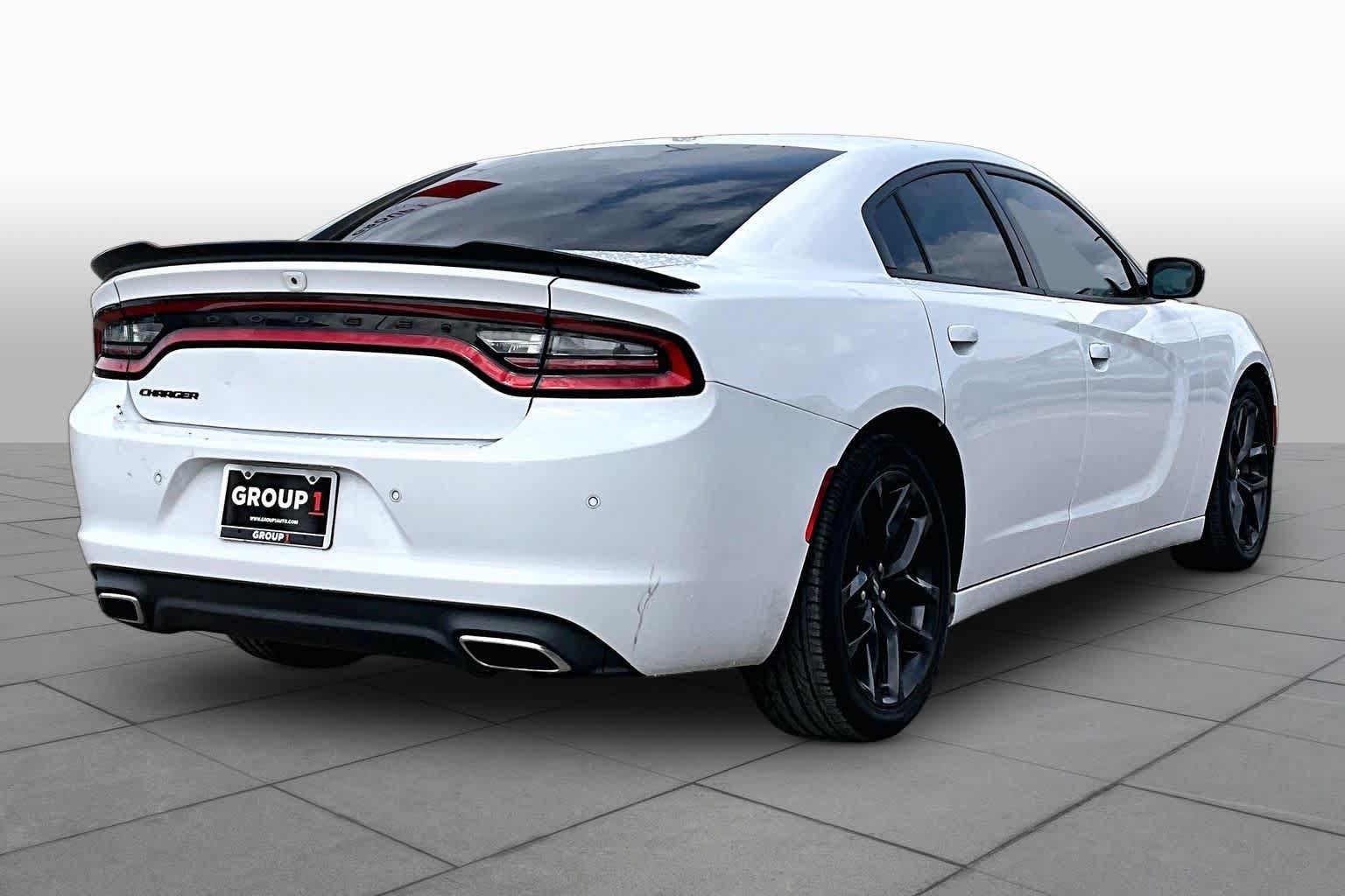 Used 2020 Dodge Charger SXT w/ Blacktop Package RWD image 11