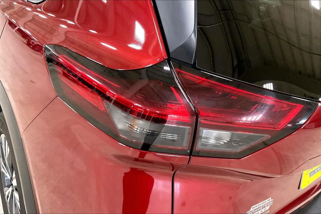 Used 2023 Nissan Rogue SV image 27