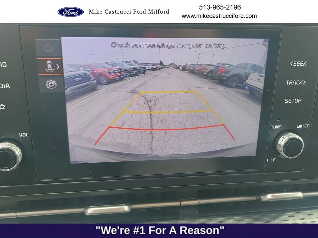 Used 2023 Kia Carnival LX FWD image 16