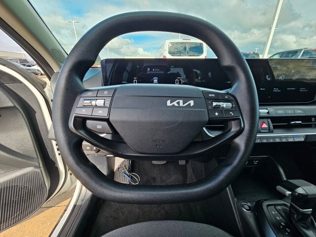 Used 2025 Kia K4 FWD image 15