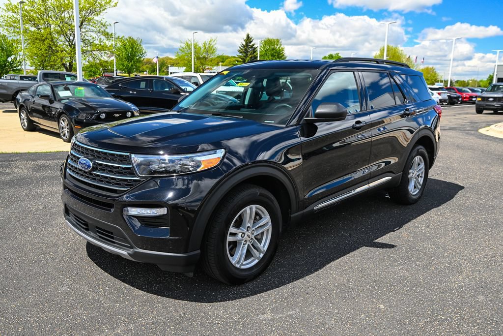 Certified 2024 Ford Explorer XLT w/ Equipment Group 202A AWD/4WD image 9