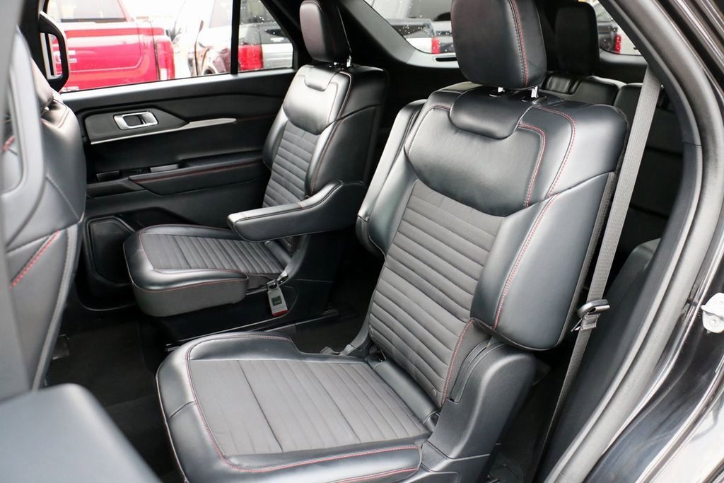 Certified 2025 Ford Explorer ST-Line image 22