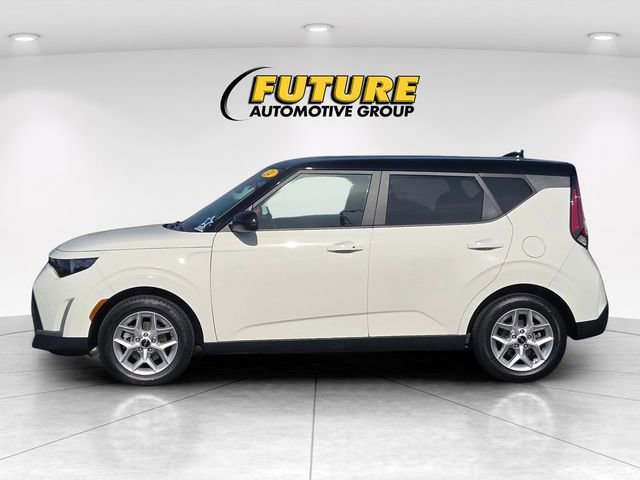 Used 2023 Kia Soul S image 2