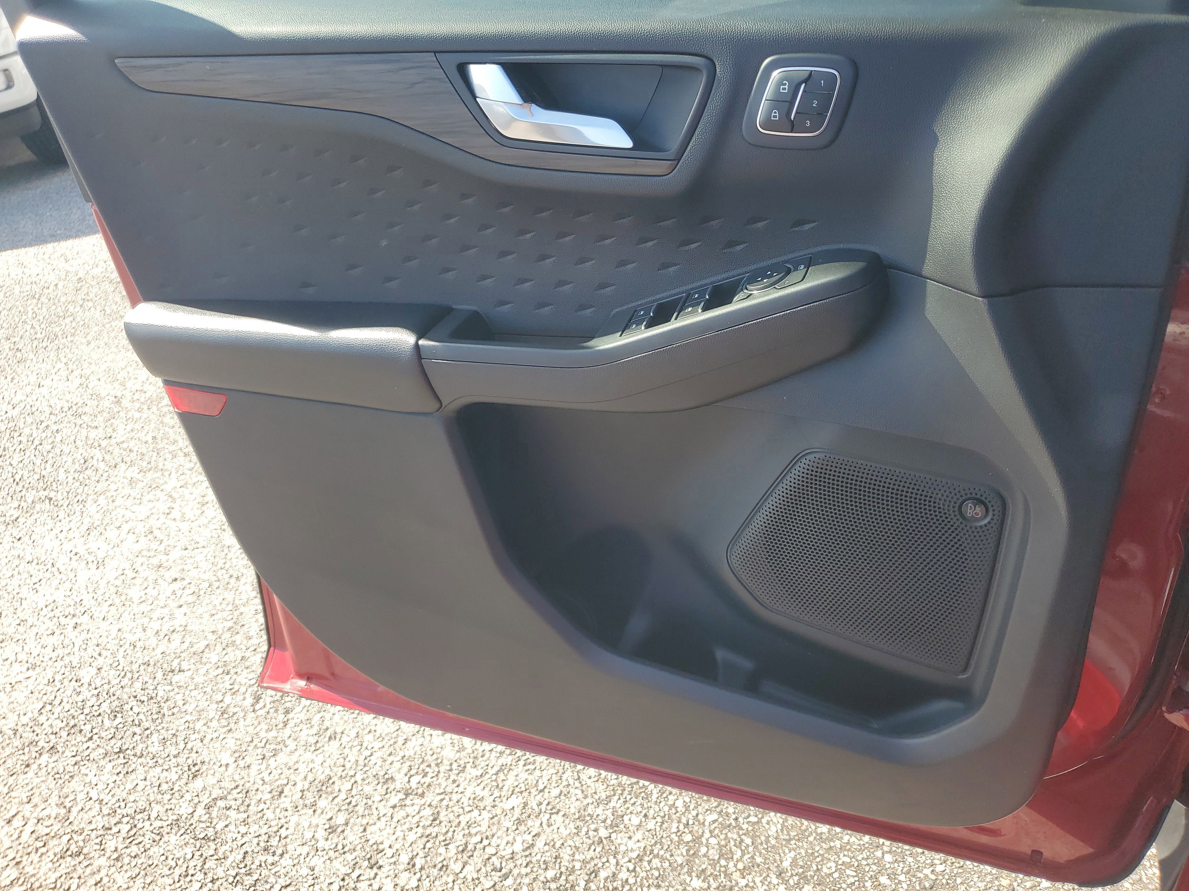 Certified 2020 Ford Escape Titanium image 17