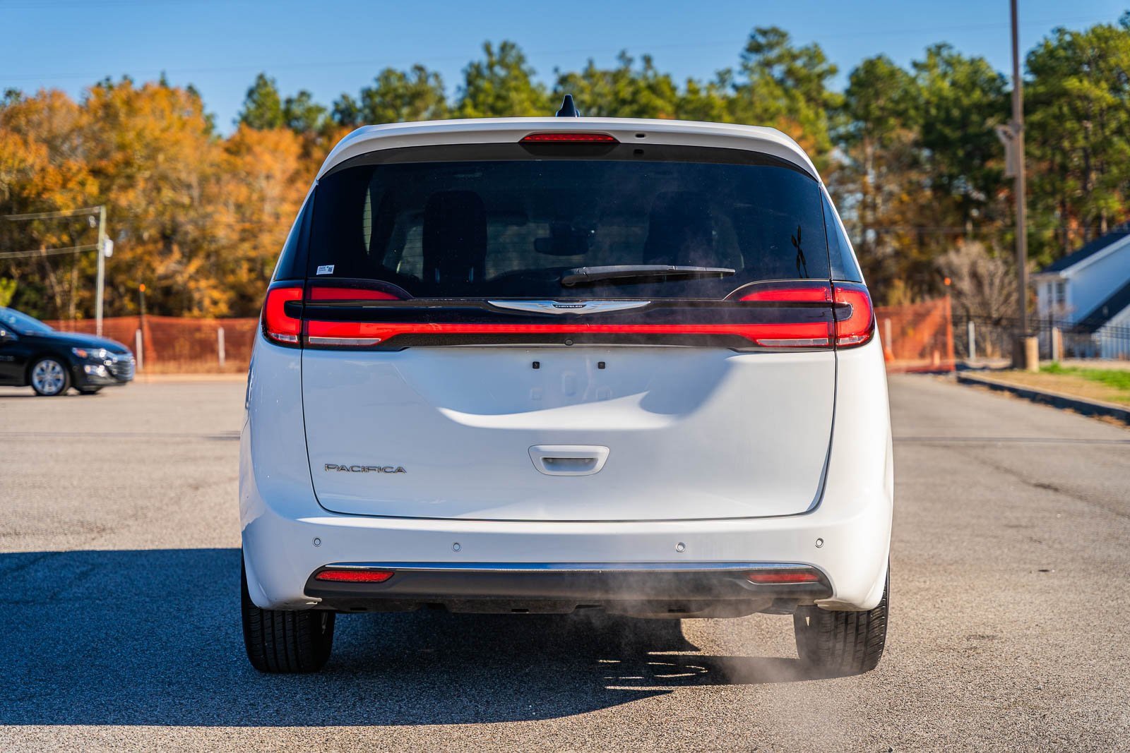 Used 2023 Chrysler Pacifica Touring-L image 6